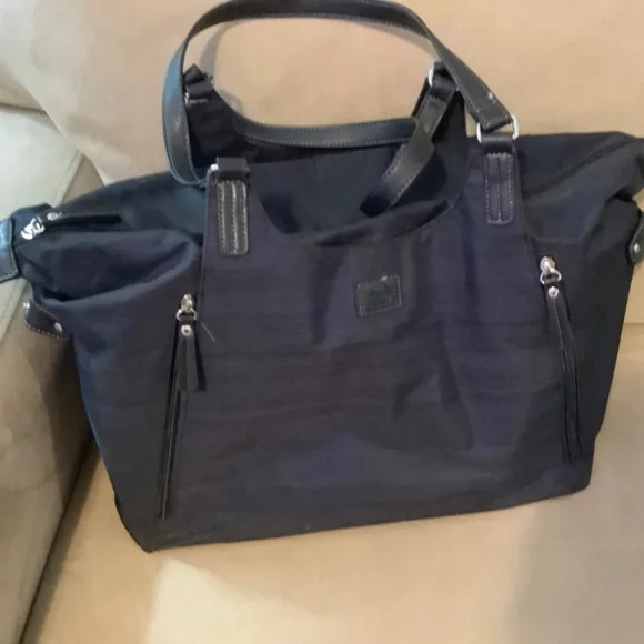 2 Roots Carry All Bags - Picture 2 of 9